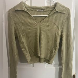 Women’s cropped long sleeve top. Sage green. Soft ribbed material. Size XL